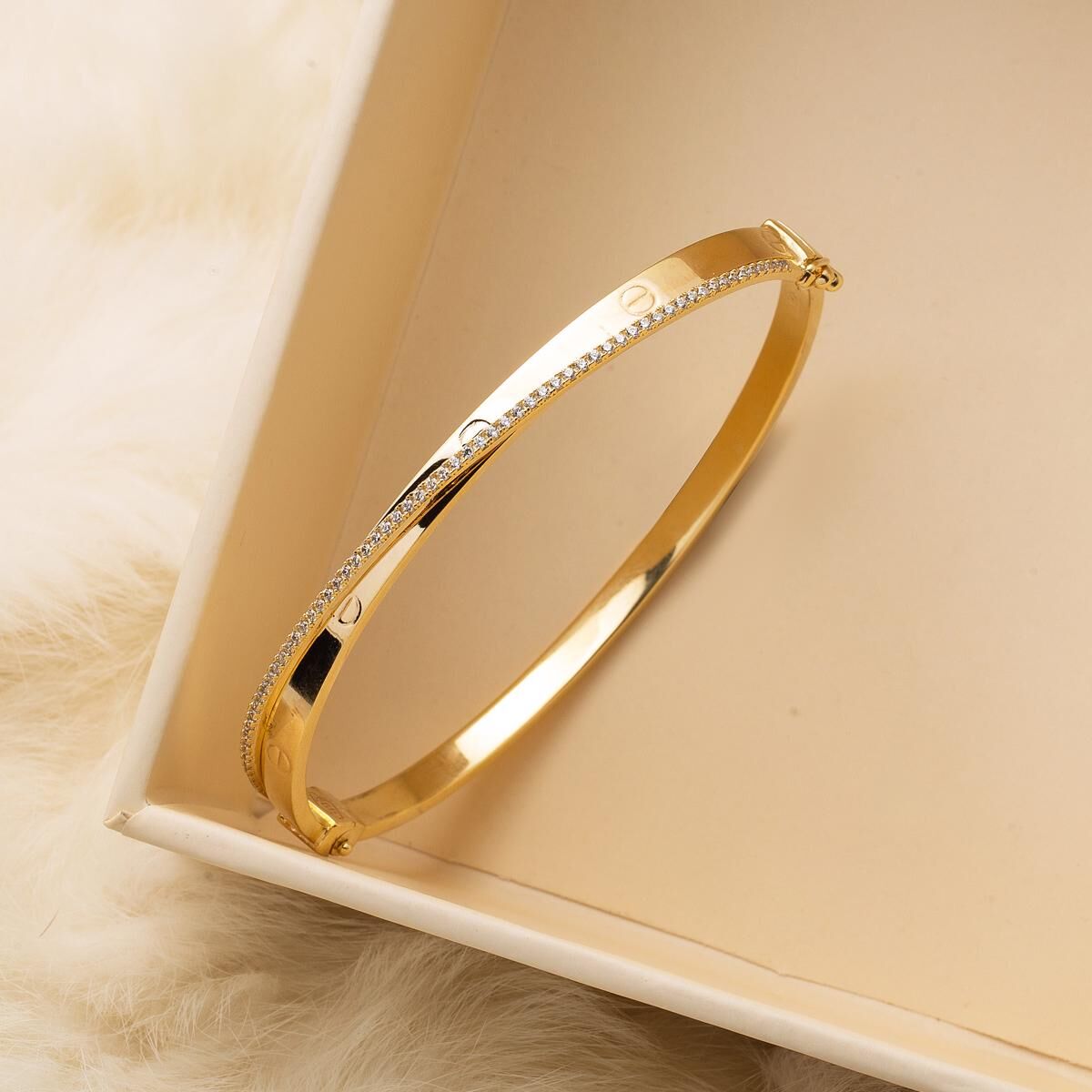 14K Yellow Gold Studded Hinged Cuff Cubic Zirconia Bangle (7.93 g)