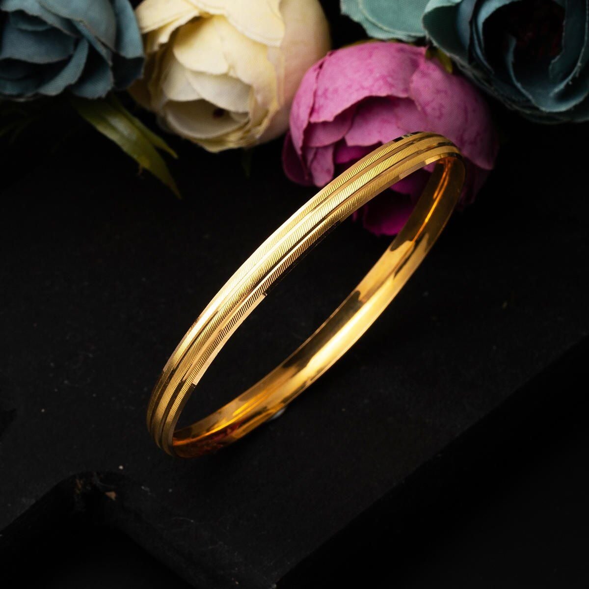 22K Yellow Gold Line Bangle