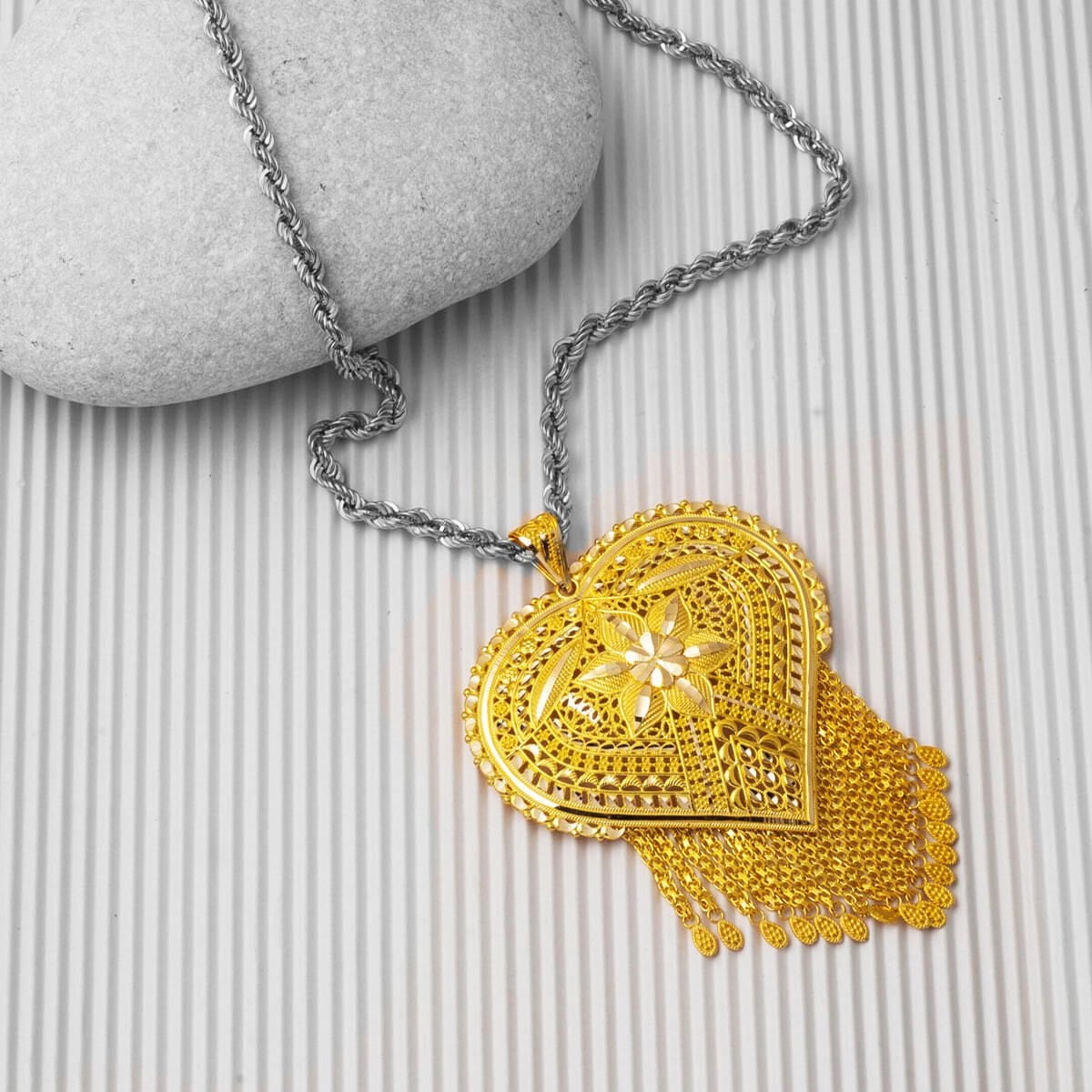 14K Yellow Gold Daisy Indian Style Pendant