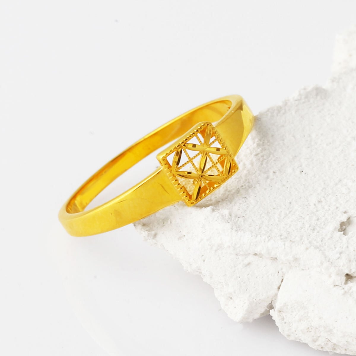 14K Yellow Gold Minimalist Ring