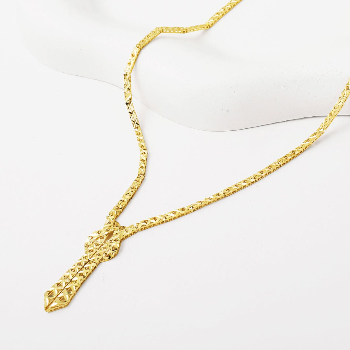14K Yellow Gold Knot Engraved Bridal Set