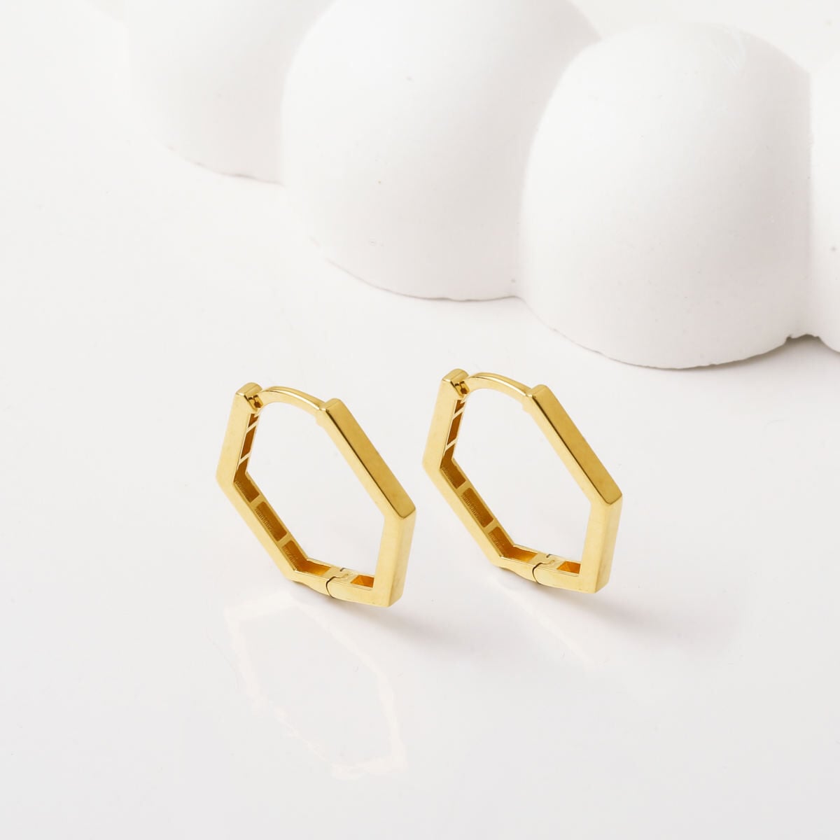 14K Yellow Gold Square-Cut Hoop Earrings (1.4 g)