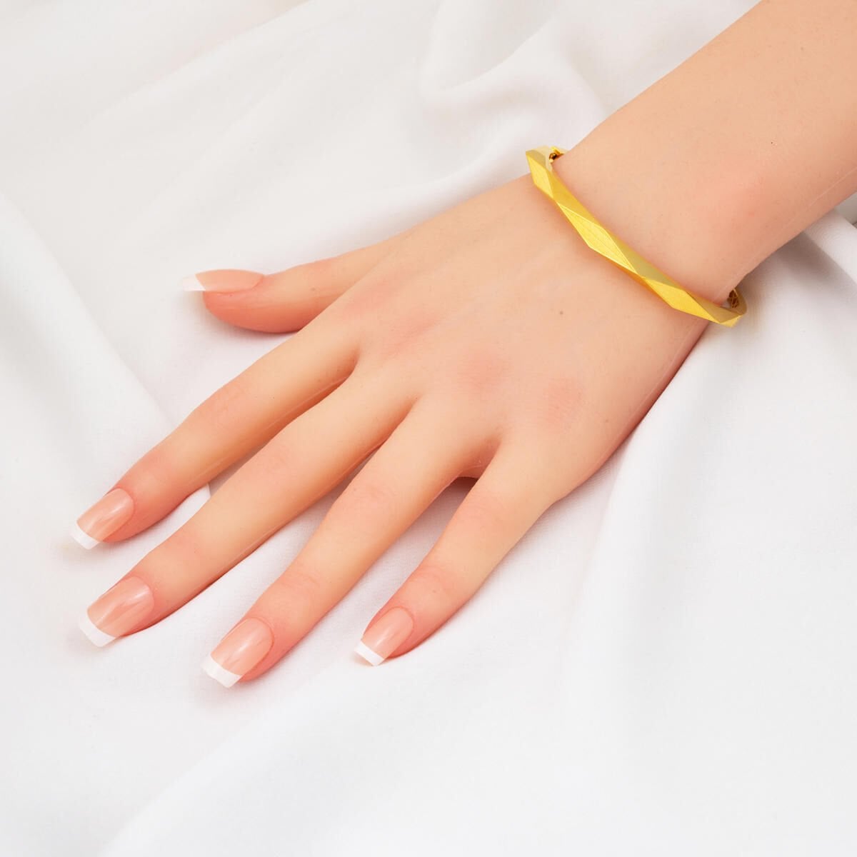 14K Yellow Gold Mesh Patterned Hinged Cuff Bangle