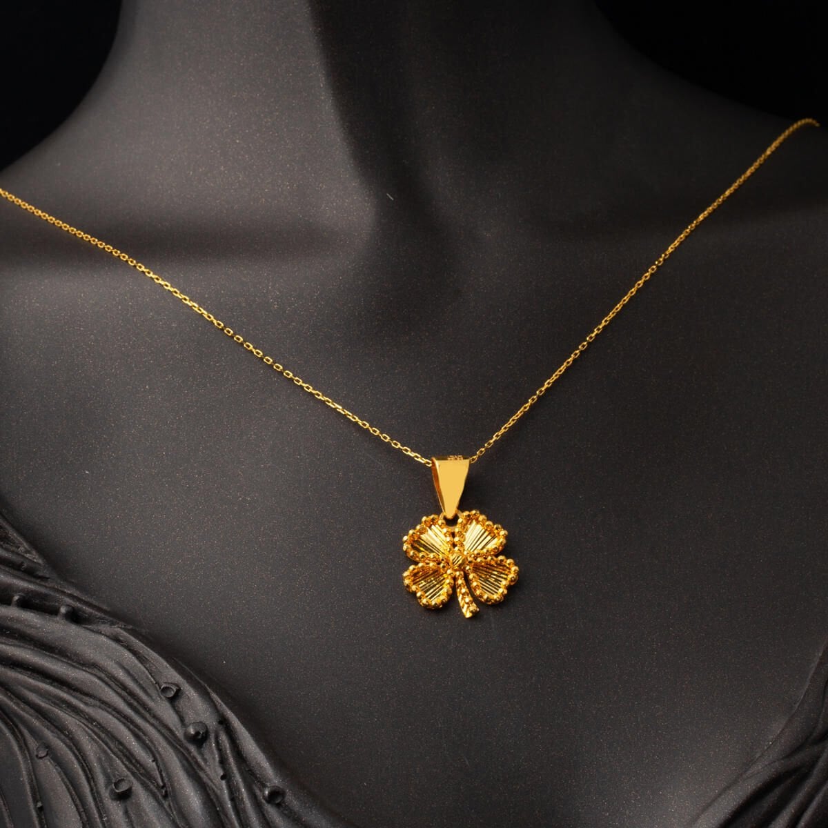 22K Yellow Gold Sparkling Clover Necklace