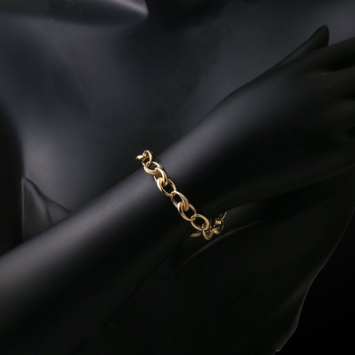 14K Yellow Gold Italian Hoop Chain Bracelet