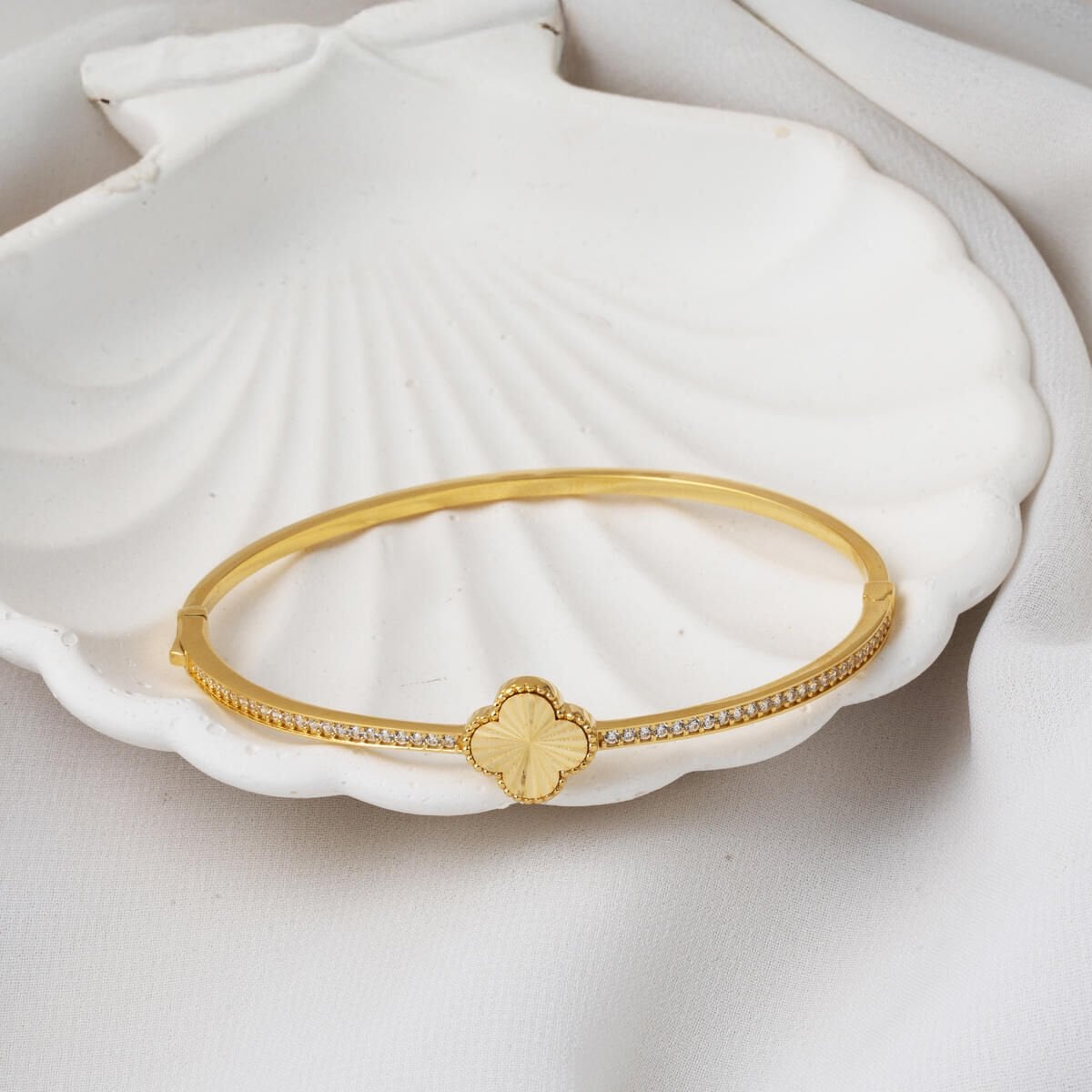 14K Yellow Gold Sparkling Clover Hinged Cuff Cubic Zirconia Bangle