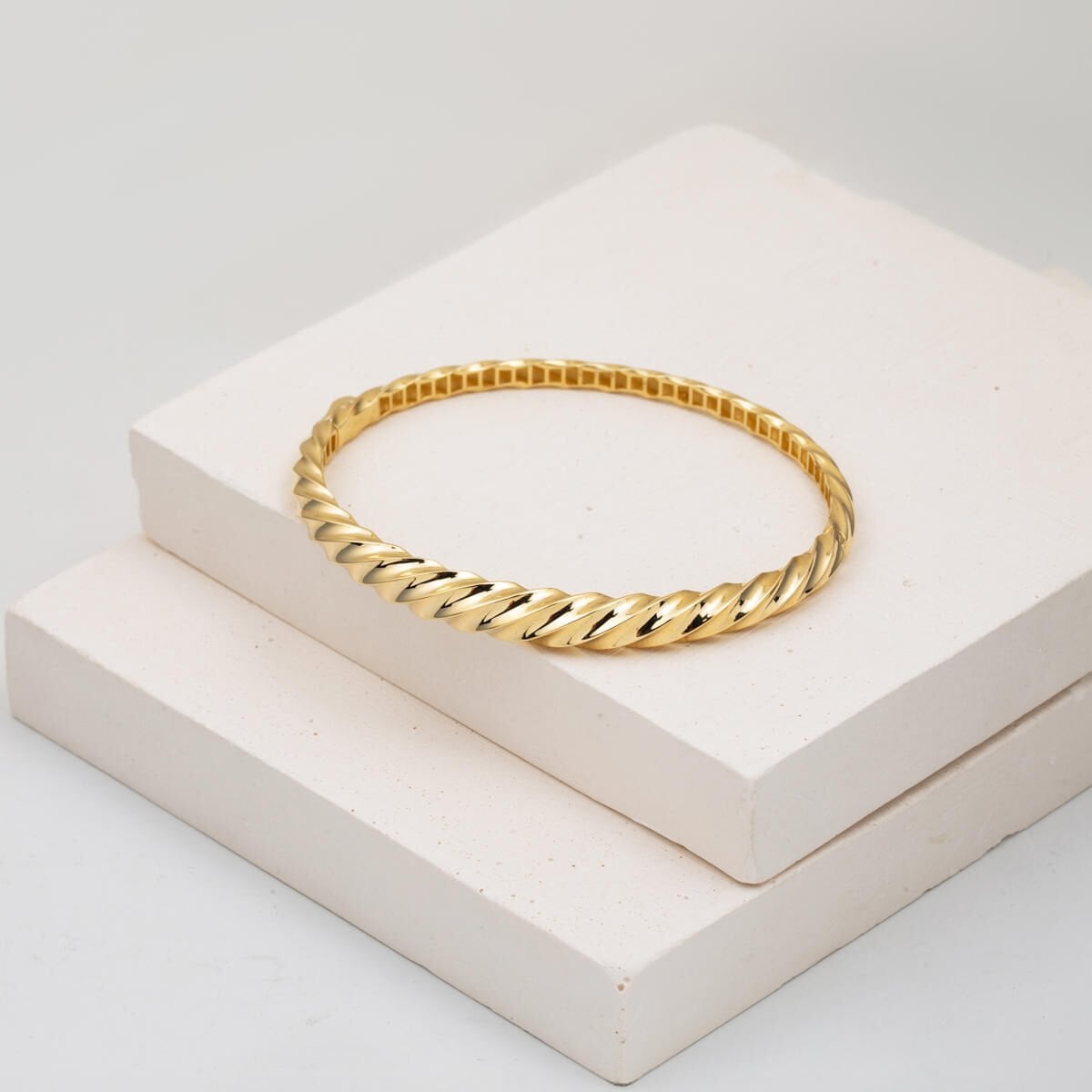 14K Yellow Gold Twisted Hinged Cuff Bangle (8.09 g)