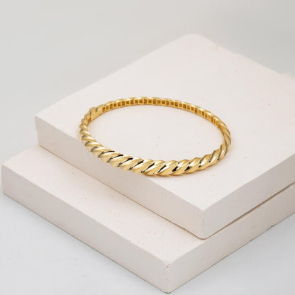 14K Yellow Gold Twisted Hinged Cuff Bangle (8.09 g)