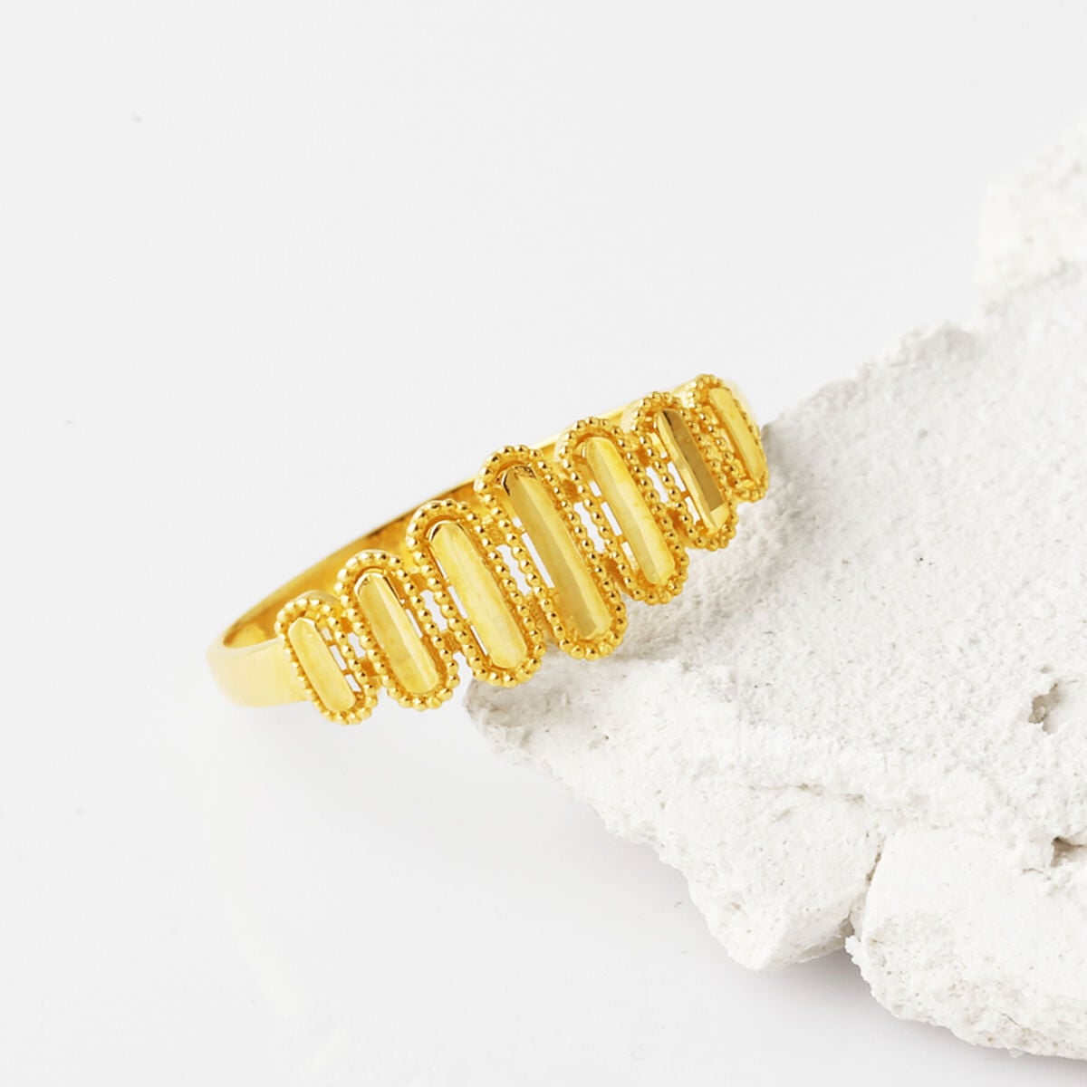14K Yellow Gold Hand Engraved Ring (1.77 g)