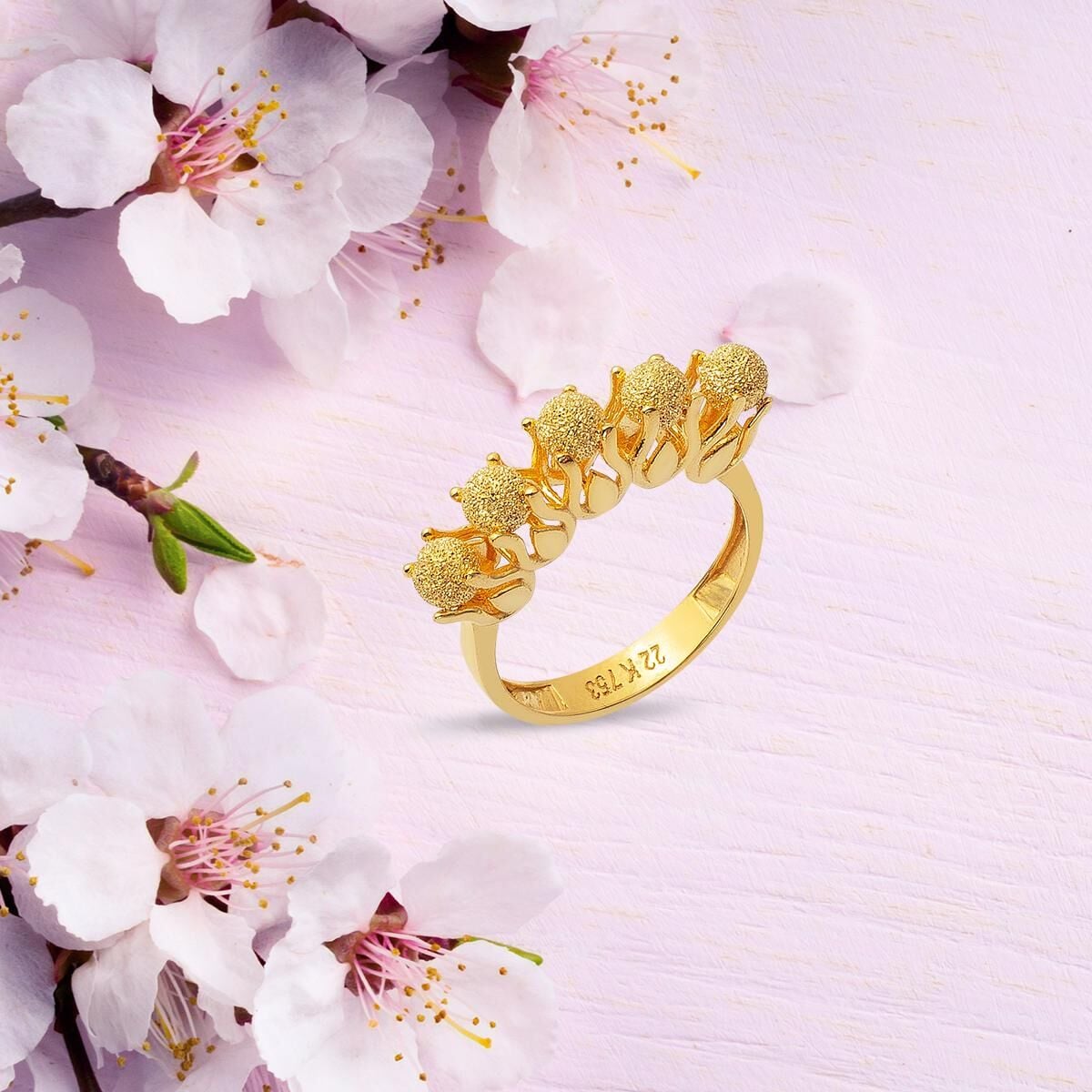 22K Yellow Gold Teardrop Bead Ring