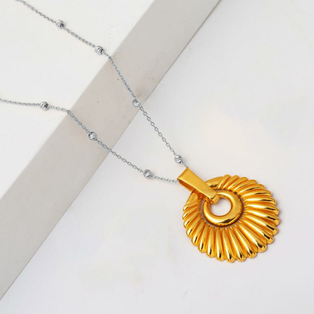 22K Yellow Gold Seashell Pendant
