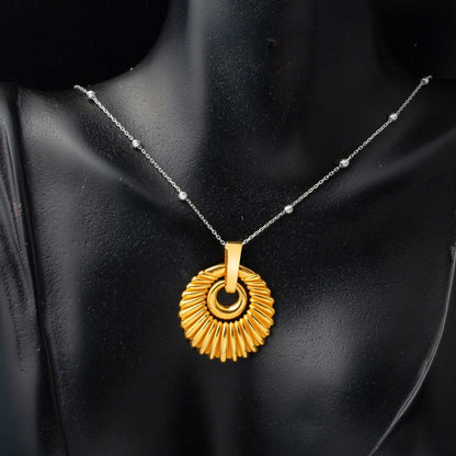 22K Yellow Gold Seashell Pendant