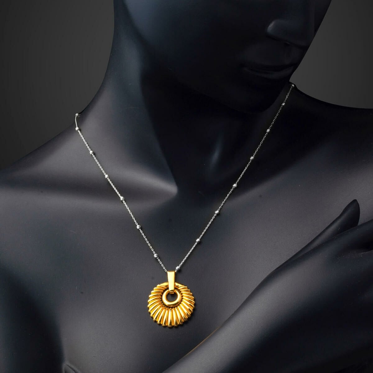 22K Yellow Gold Seashell Pendant
