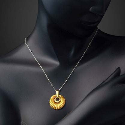 22K Yellow Gold Seashell Pendant