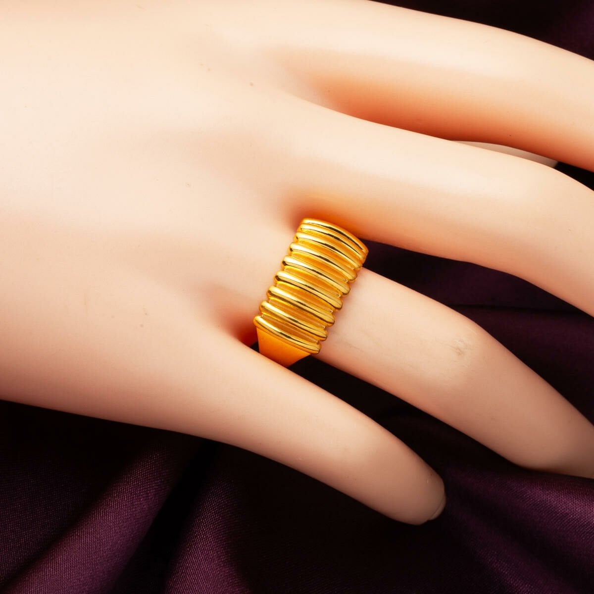 22K Yellow Gold Seashell Ring