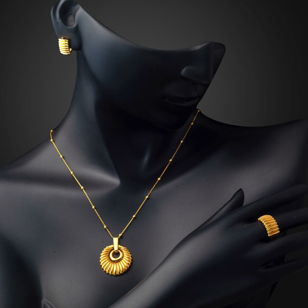 22K Yellow Gold Seashell Minimalist Set