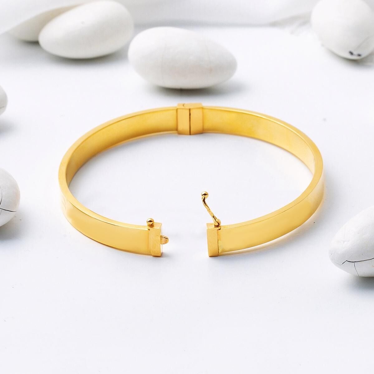14K Yellow Gold Classic Hinged Cuff Bangle