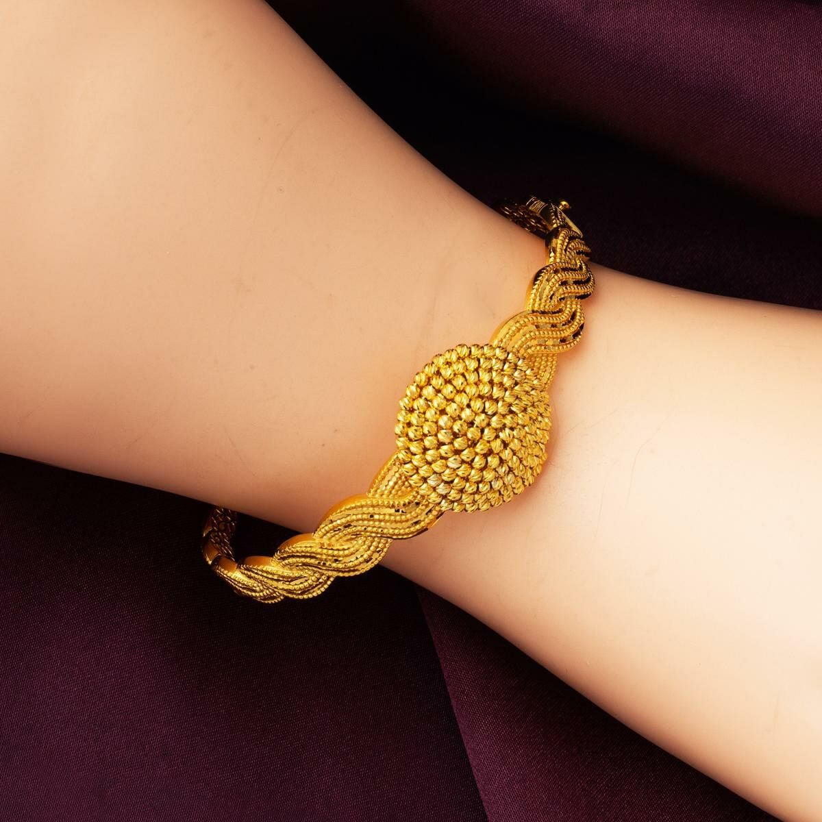 14K Yellow Gold Gold Bead Hinged Cuff Bangle (15.52 g)