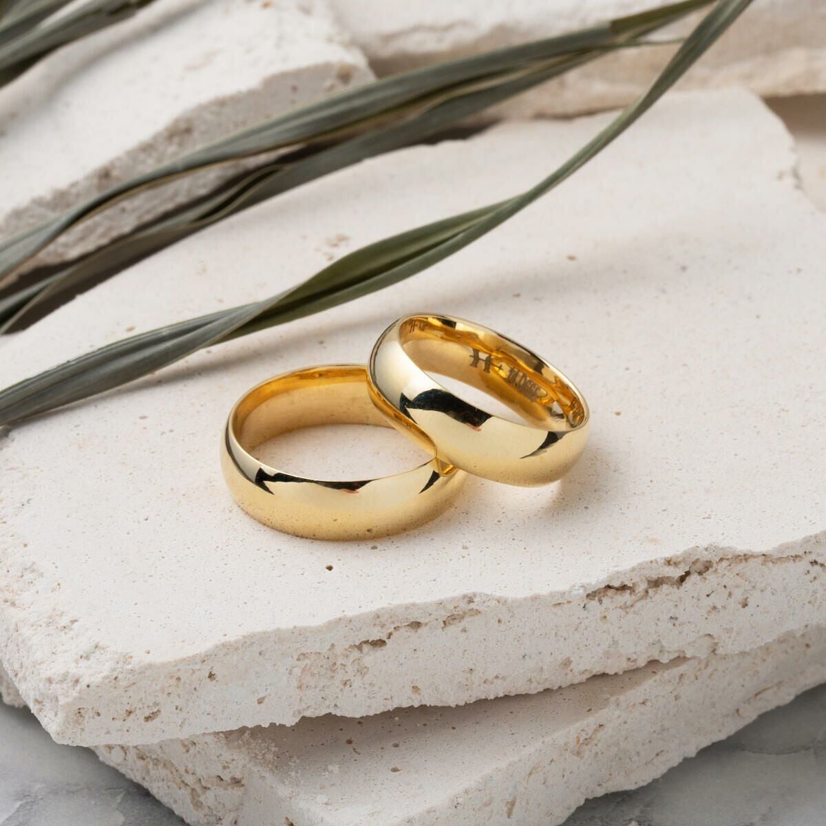 14K Yellow Gold 7mm Puffed Wedding Ring Set