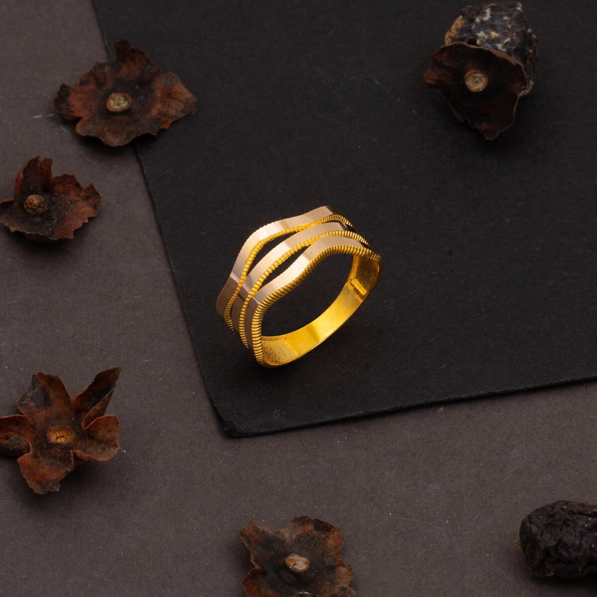 14K Yellow Gold Zigzag Classic Ajda Ring