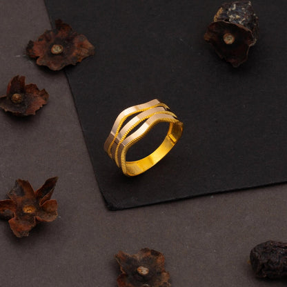 14K Yellow Gold Zigzag Classic Ajda Ring