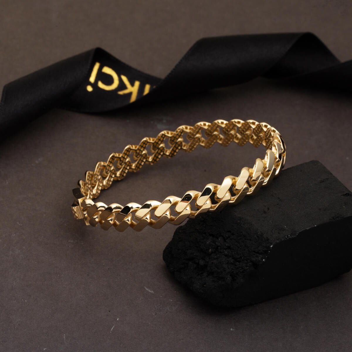 14K Yellow Gold Curb Hinged Cuff Bangle (15.19 g)