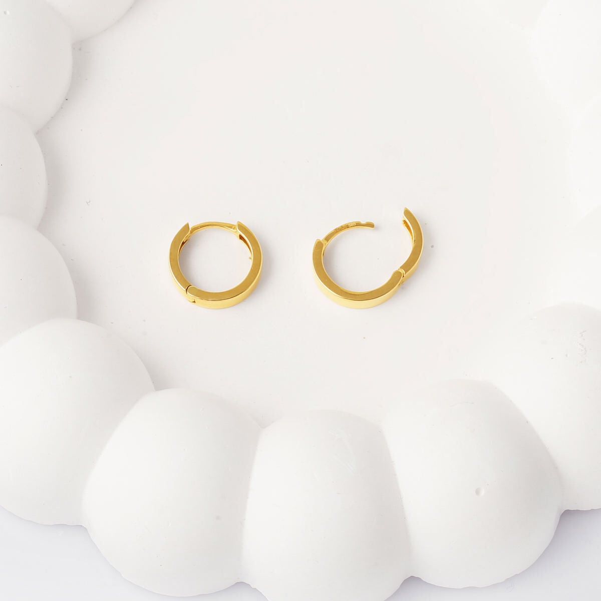 14K Yellow Gold Classic Hoop Earrings