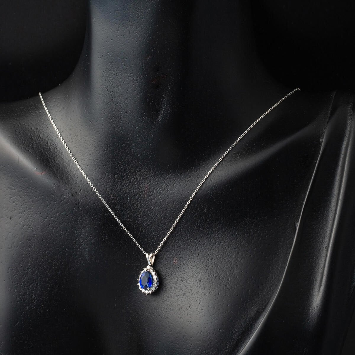 14K White Gold Elegant 0.70 Ct Sapphire Diamond Necklace