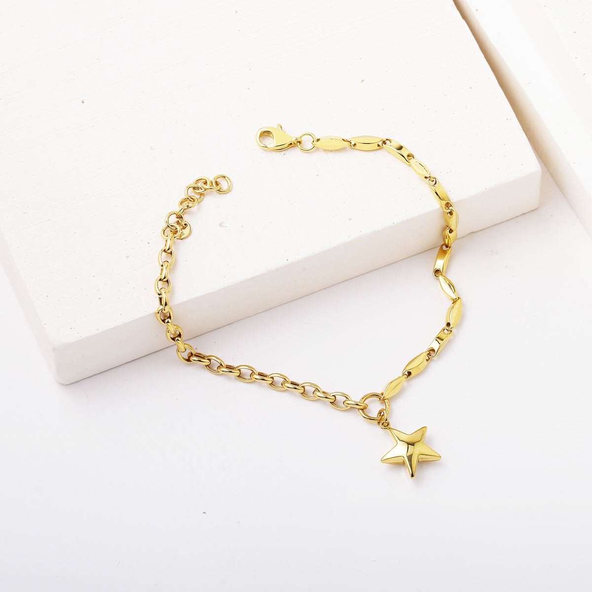14K Yellow Gold Star Dangle Chain Bracelet