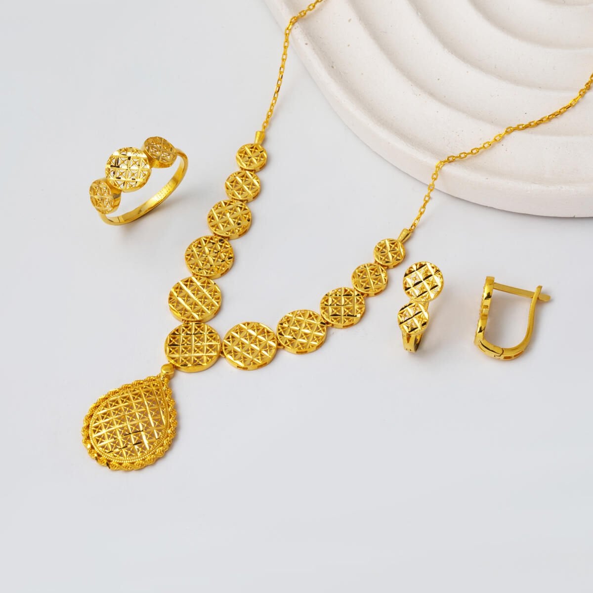 22K Yellow Gold Teardrop Mesh Design Jewelry Set