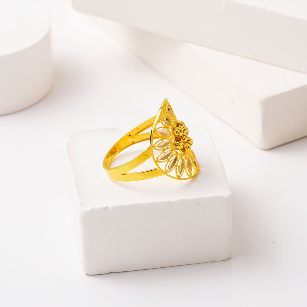 14K Yellow Gold Bud Sparkling Ring