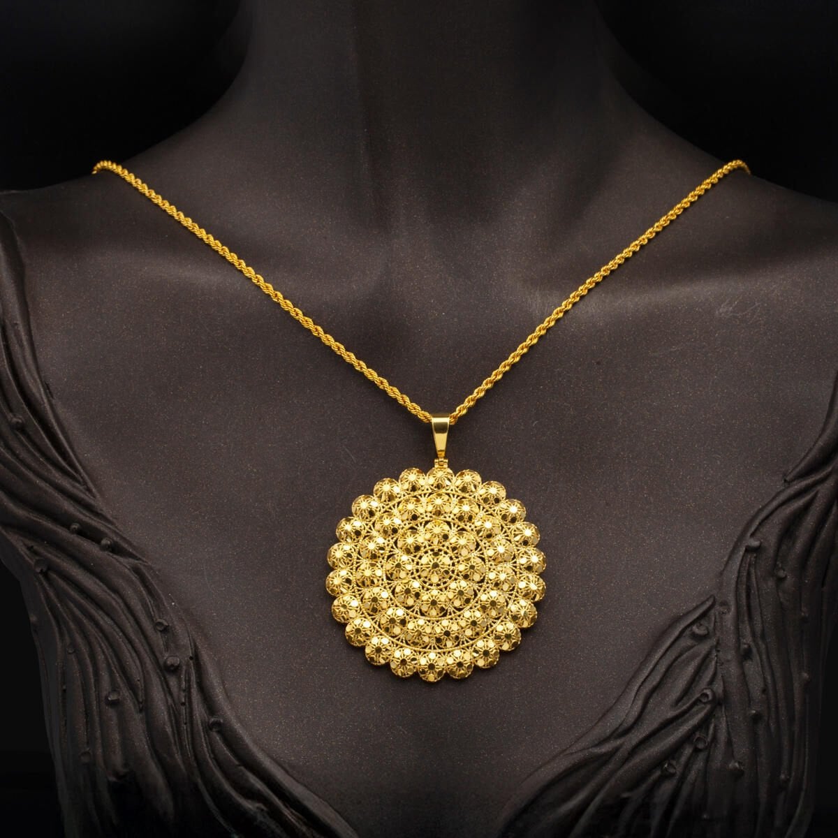 22K Yellow Gold Light Circle Necklace