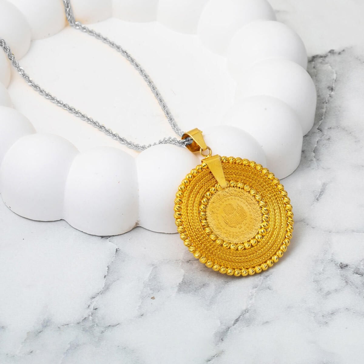 14K Yellow Gold Braided Quarter Coin Pendant