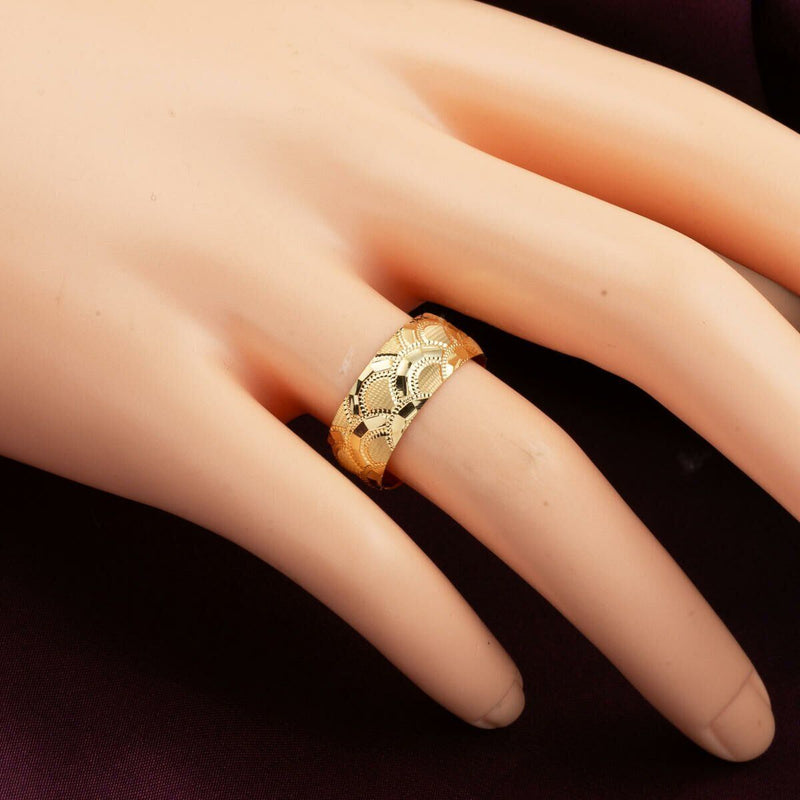 14K Yellow Gold Hand Engraved Wedding Band Set