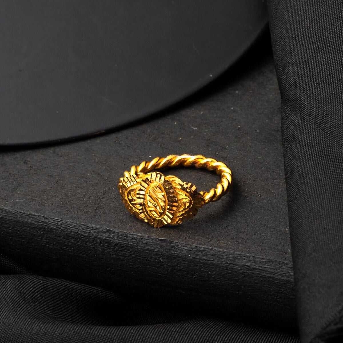 22K Yellow Gold Erzurum Twisted Signet Ring