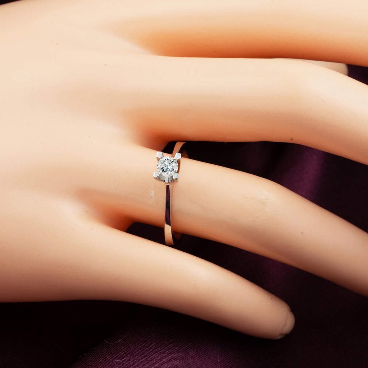 14K White Gold 0.28 Ct Solitaire Diamond Ring