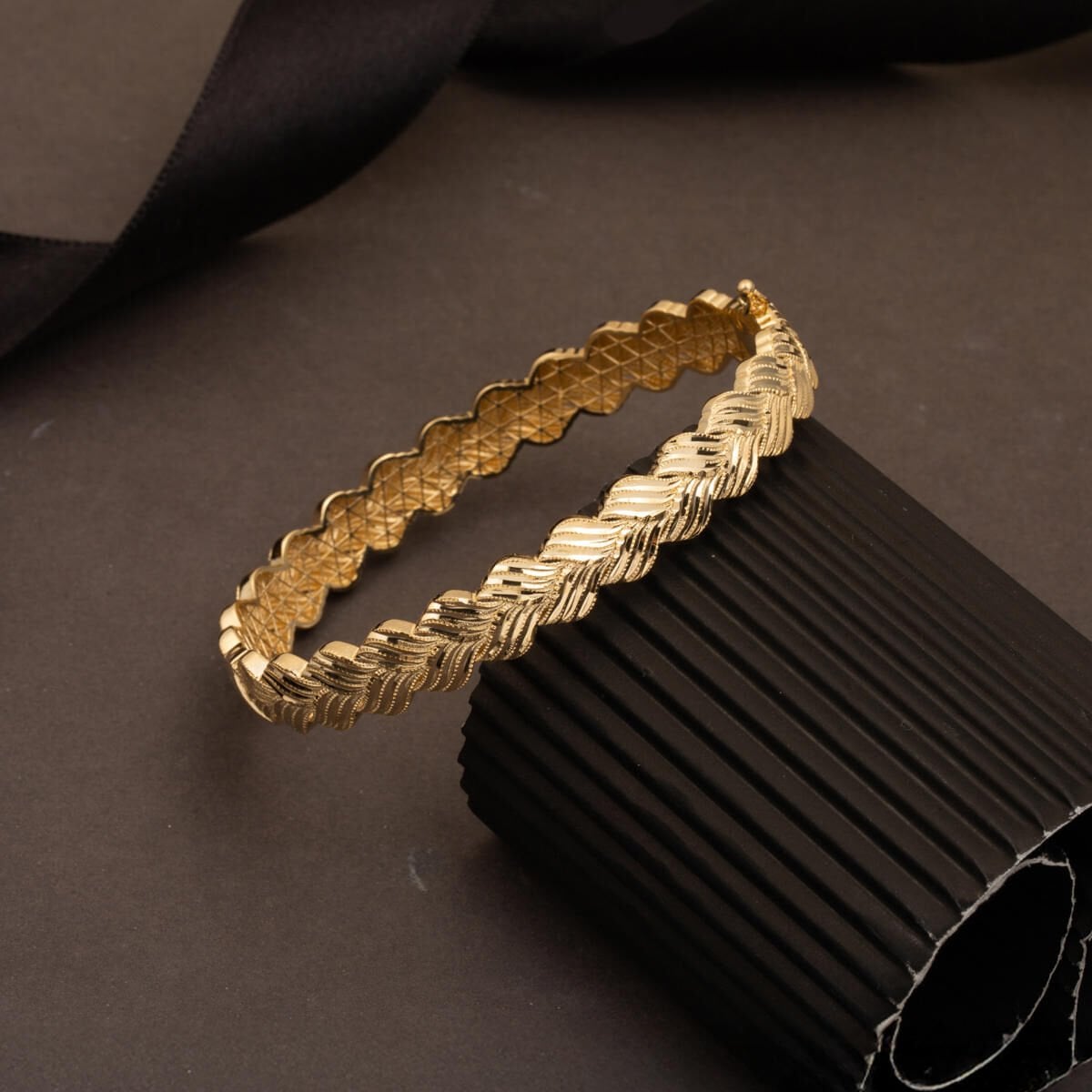 14K Yellow Gold Italian Twisted Hinged Cuff Bangle (11.93 g)