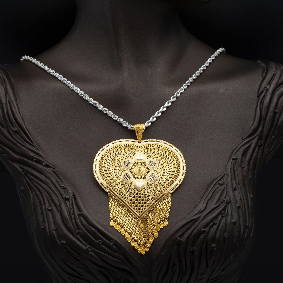 14K Yellow Gold Indian Style Pendant (25.62 g)