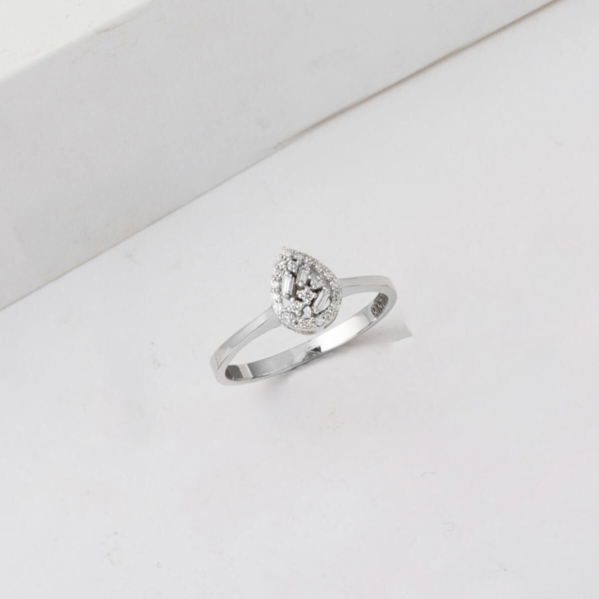 14K White Gold 0.13 Ct Baguette Teardrop Diamond Ring