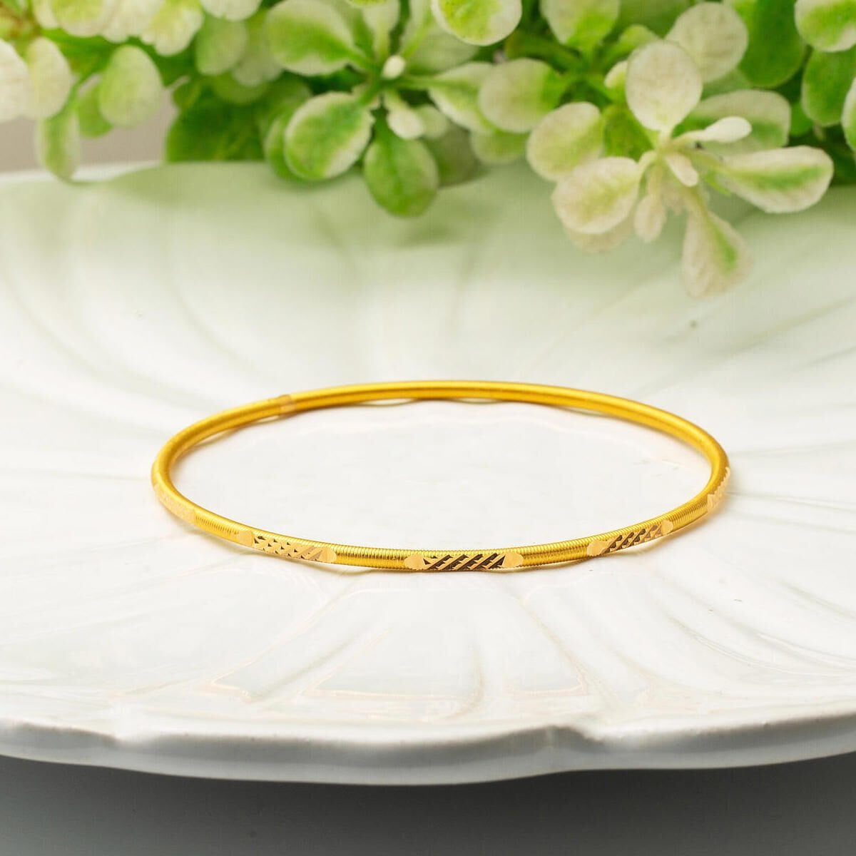22K Yellow Gold Star Ajda Bangle