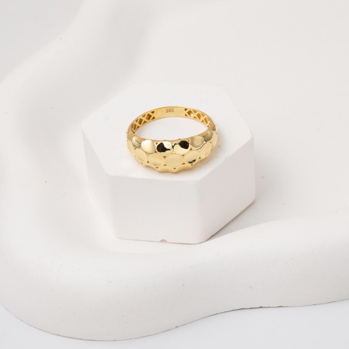 14K Yellow Gold Round Patterned Ring