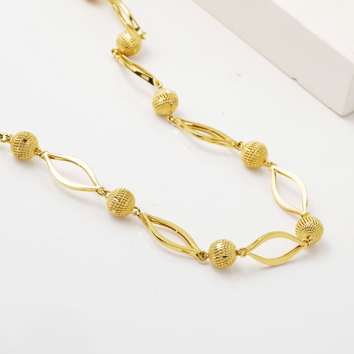 14K Yellow Gold Sparkling Ellipse Italian Necklace