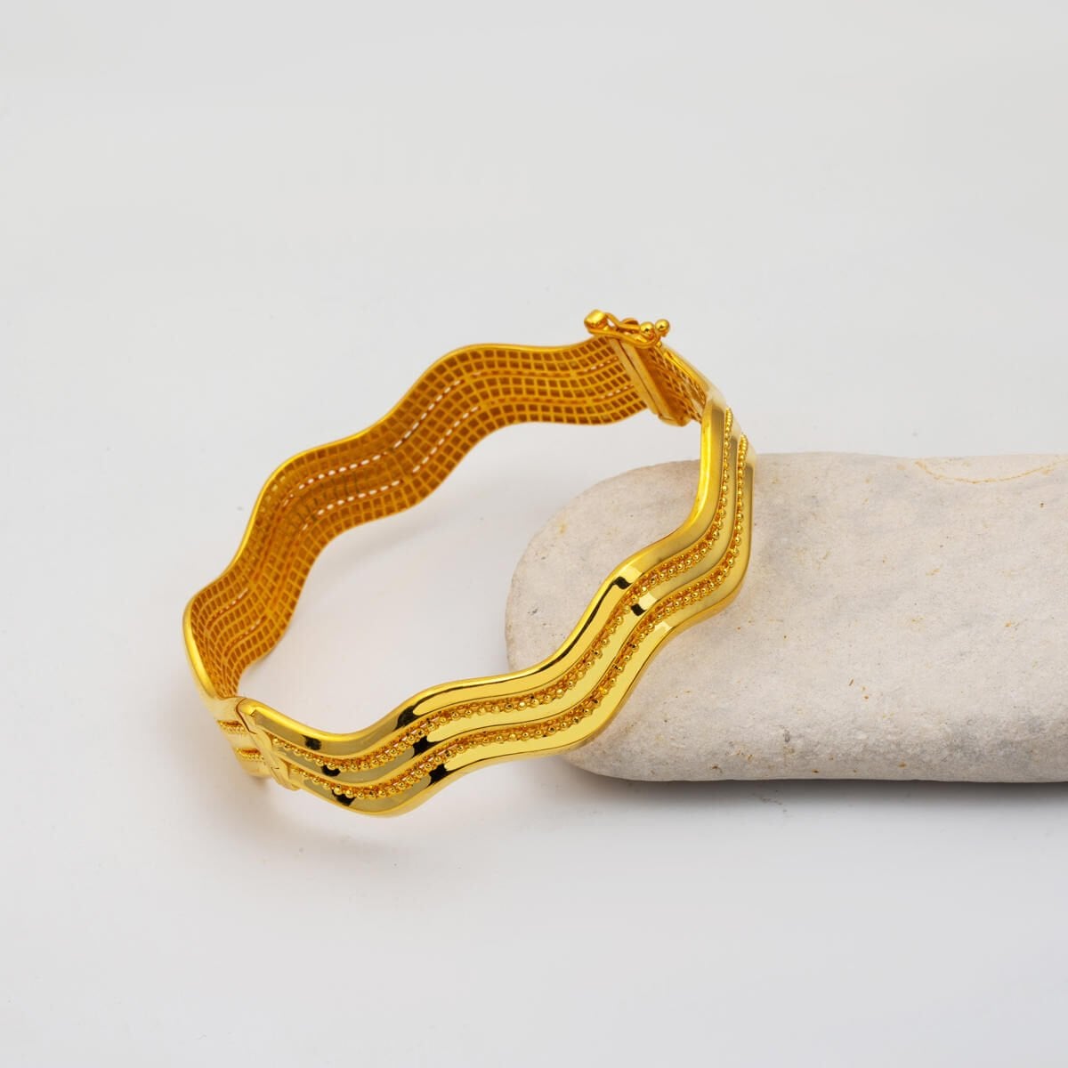 14K Yellow Gold Zigzag Ajda Hinged Cuff Bangle (15.75 g)