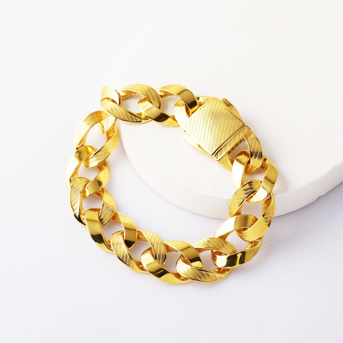 14K Yellow Gold Mesh Detail Curb Bracelet