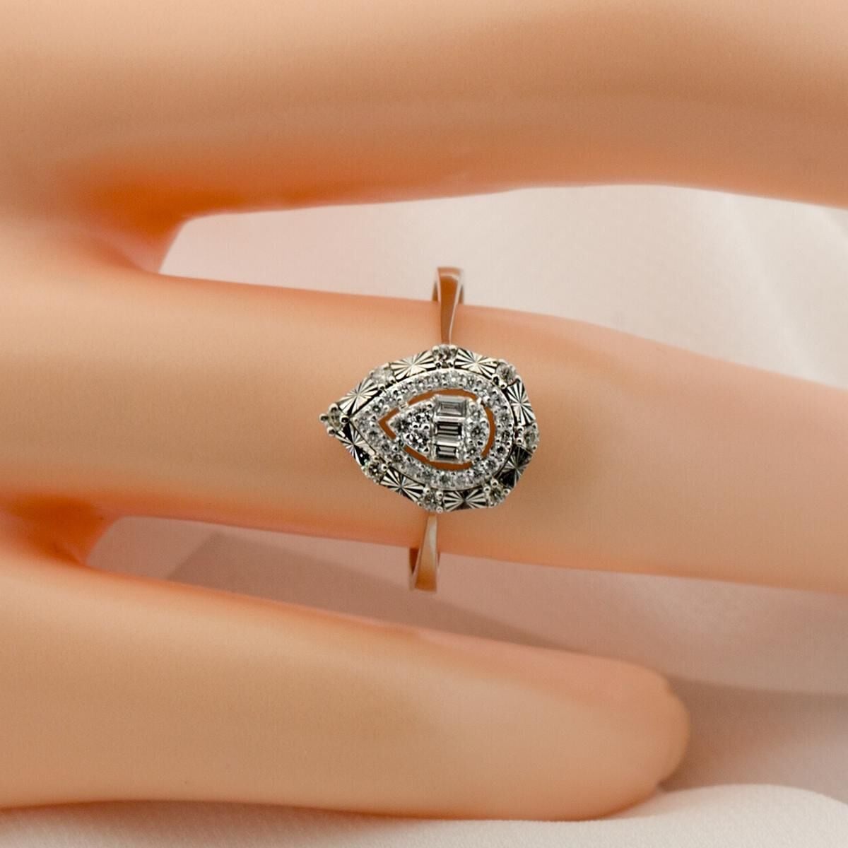 14K White Gold 0.23 Ct Baguette Diamond Ring (2 g)