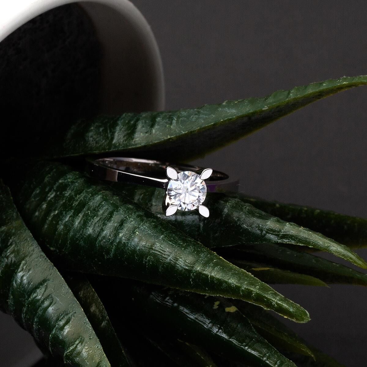 14K White Gold Moissanite Solitaire Ring (2.1 g)