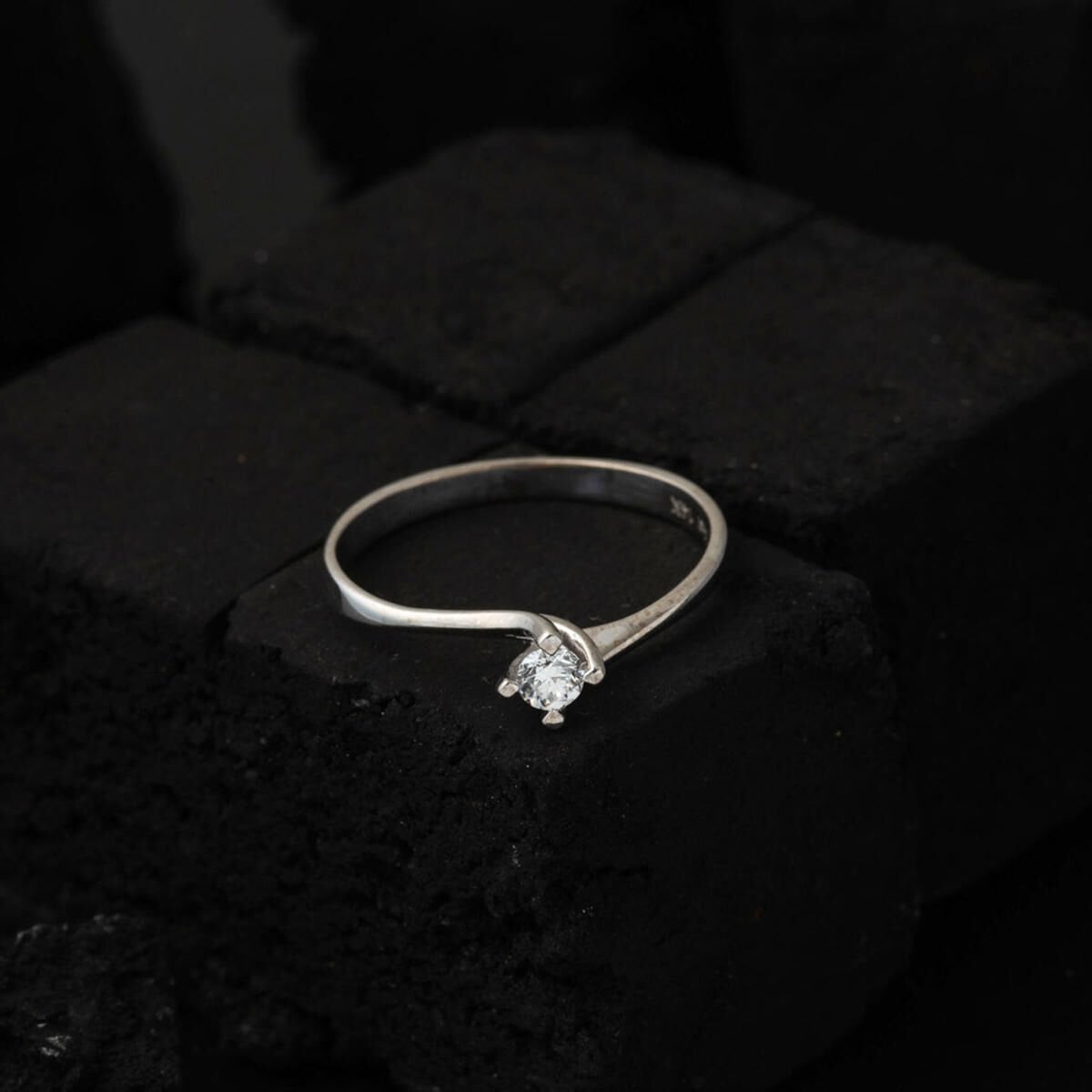14K White Gold Illusion Solitaire Diamond Ring