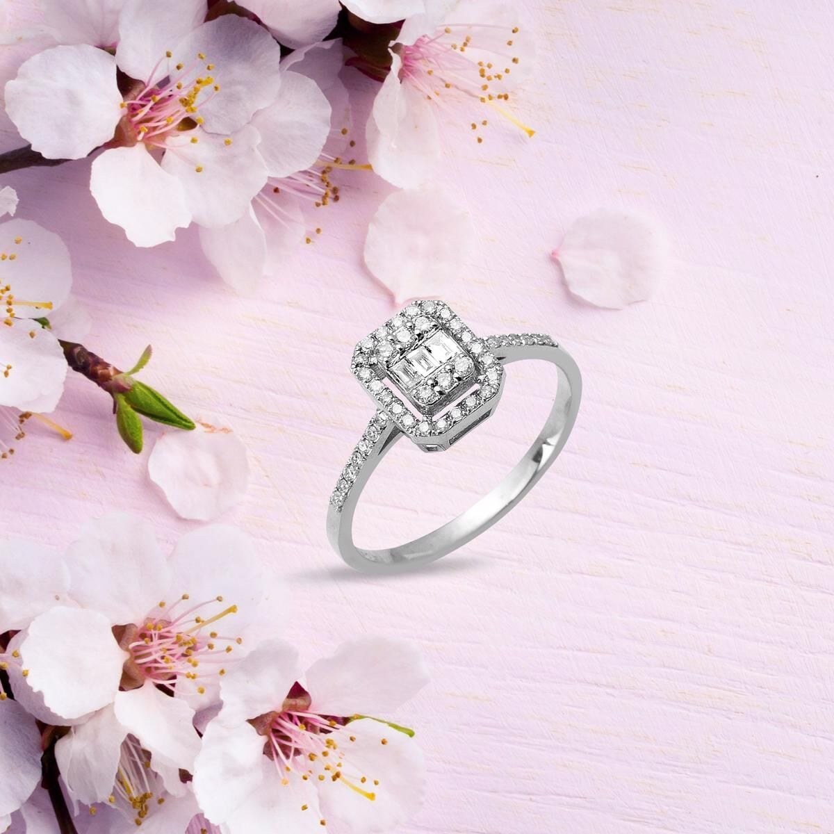 14K White Gold 0.28 Ct Baguette Diamond Ring (1.74 g)