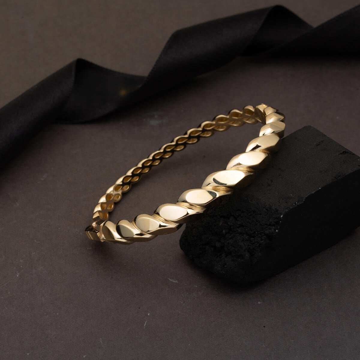 14K Yellow Gold Curb Twisted Bangle