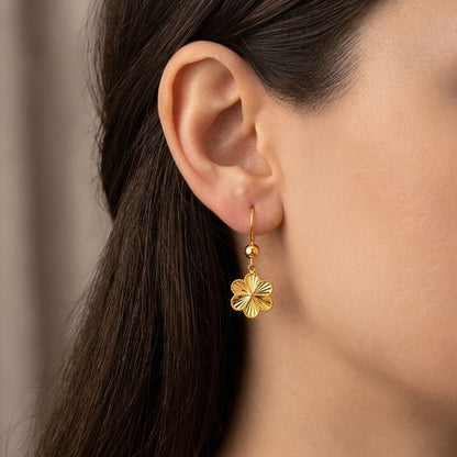 22K Yellow Gold Daisy Dangle Earrings